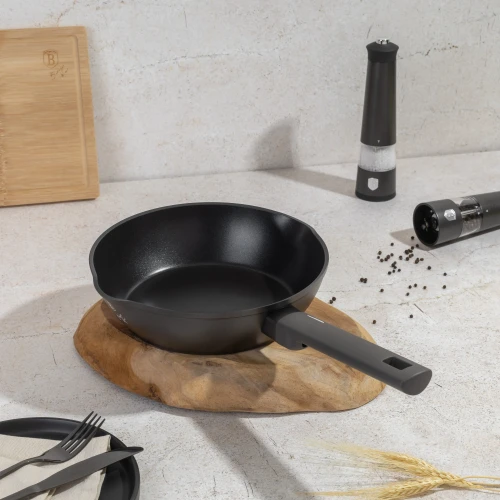 BH-8120_lifestyle_jt_2 (1)_11zon.webp