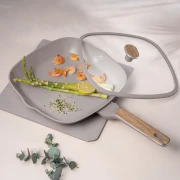 Patelnia grillowa z pokrywką