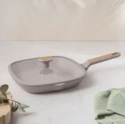 Patelnia grillowa z pokrywką